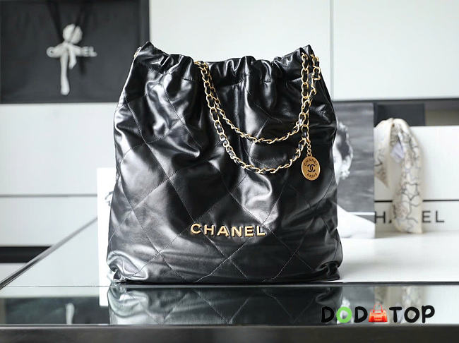 Chanel 22 Bag black Gold Buckle Size 48 x 45 x 10 cm - 1