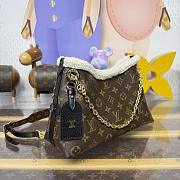 Louis Vuitton CarryAll BB  Monogram bag size 26x10x17cm - 2