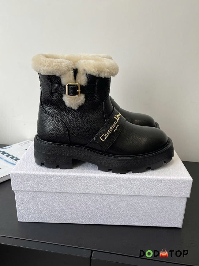 DiorAlps D-Quest Ankle Boot Black Grained Calfskin and White Lambskin Shearling - 1