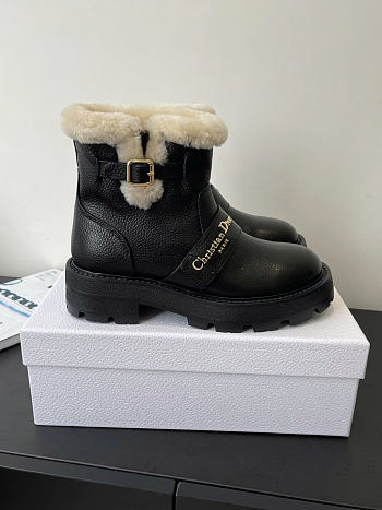 DiorAlps D-Quest Ankle Boot Black Grained Calfskin and White Lambskin Shearling