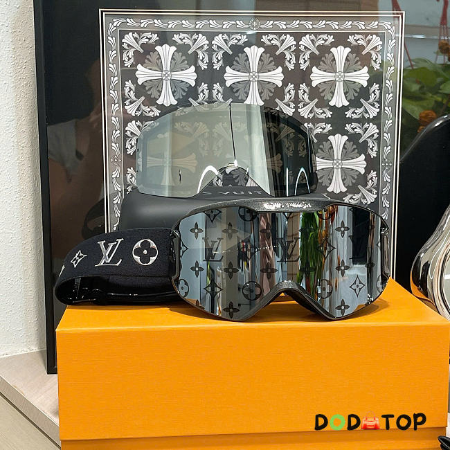LV ski mask in injected nylon with mirror lenses - 1