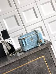 Chanel vanity bag Velvet blue size 9.5x17x8cm  - 1