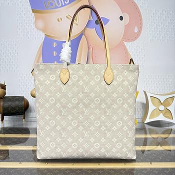 Louis Vuitton Carry It  Travels With Grace Coddington bag size 37x2x37cm