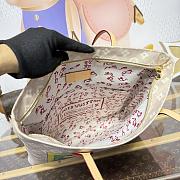 Louis Vuitton Carry It  Travels With Grace Coddington bag size 37x2x37cm - 4