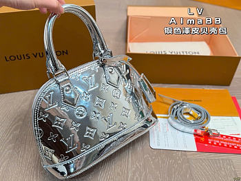 LV Ski Alma BB M26335 size 23.5 x 17.5 x 11.5 cm 