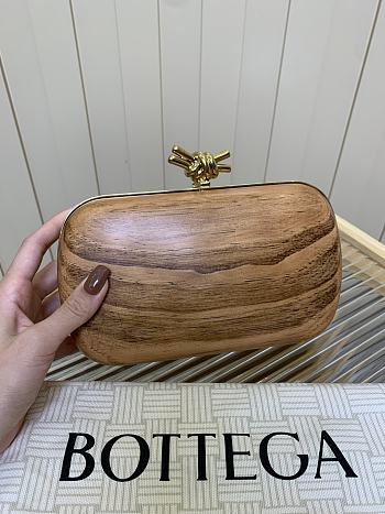 Bottega Veneta knot clutch bag size 19x5x11cm