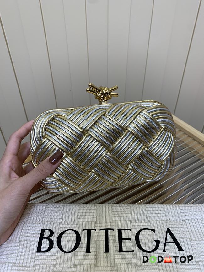 Bottega Veneta knot clutch gold bag size 19x5x11cm - 1