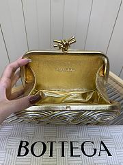 Bottega Veneta knot clutch gold bag size 19x5x11cm - 2