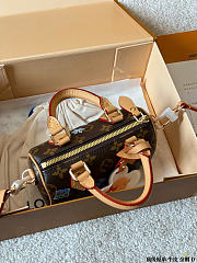 Louis Vuitton  M15330 New Nano Speedy Bag size 16 x 10 x 7.5 cm - 4
