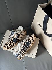 Golden Goose Women's Natural Super Star sneaker - 02 - 6