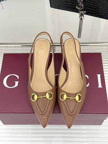 Gucci Women's pump with Horsebit brown