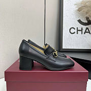 Gucci Women's loafer pump with Horsebit - 2