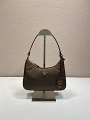 Prada Re-Edition 2005 bag size 22x18x6.5cm - 1