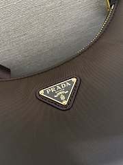 Prada Re-Edition 2005 bag size 22x18x6.5cm - 3