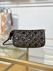 Louis Vuitton pochette bag size 23.5x13.5x4CM - 1