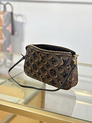 Louis Vuitton pochette bag size 23.5x13.5x4CM - 4