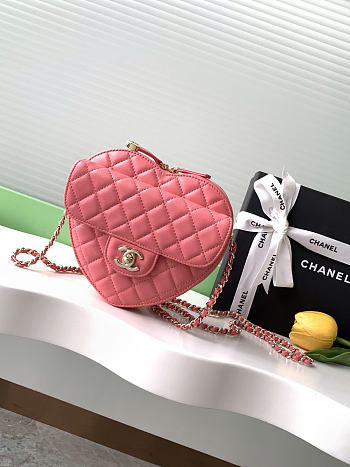 Chanel heart bag pink size 18x16.5x6.5cm