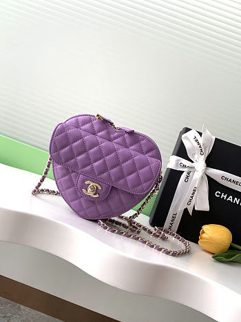 Chanel heart bag size 18x16.5x6.5cm