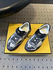 Fendi Wave Pulse Low-cut shoes in white fabric and black calfskin-effect leather - 5