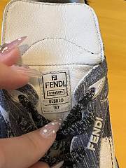 Fendi Wave Pulse Low-cut shoes in white fabric and black calfskin-effect leather - 2