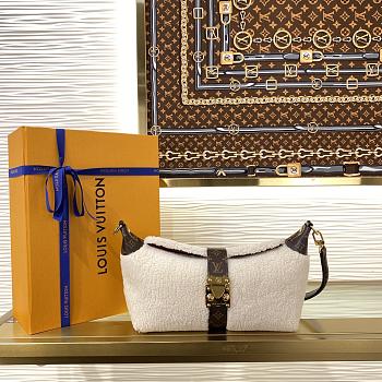 Louis Vuitton M26191 Pochette bag size 14.5 x 8 x 22cm 