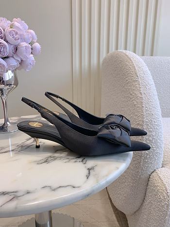 Saint Laurent  Dakota Slingback Pumps in Satin Crepe 5cm, black