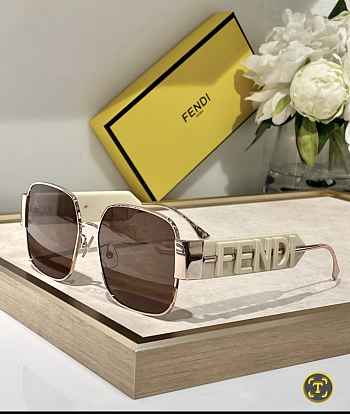 Fendi glasses white