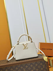 Louis Vuitton Capucines off white bag size 21x14x8cm - 1
