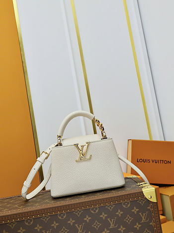 Louis Vuitton Capucines off white bag size 21x14x8cm