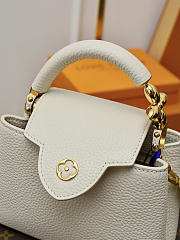 Louis Vuitton Capucines off white bag size 21x14x8cm - 6