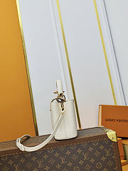Louis Vuitton Capucines off white bag size 21x14x8cm - 4