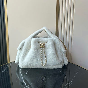 Chanel 25 Handbag white Fur 30x26x14cm