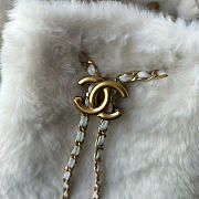Chanel 25 Handbag white Fur 30x26x14cm - 3