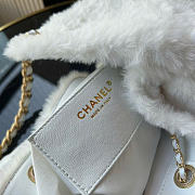 Chanel 25 Handbag white Fur 30x26x14cm - 2