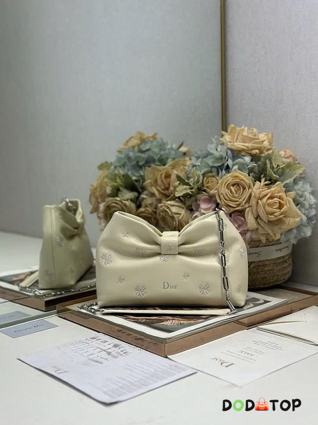 Dior Small Bow Bag White Clover Embroidered 26x16x10cm - 1