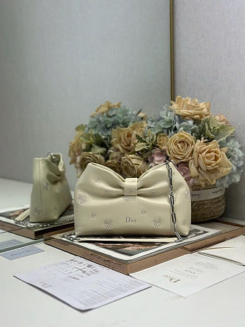 Dior Small Bow Bag White Clover Embroidered 26x16x10cm