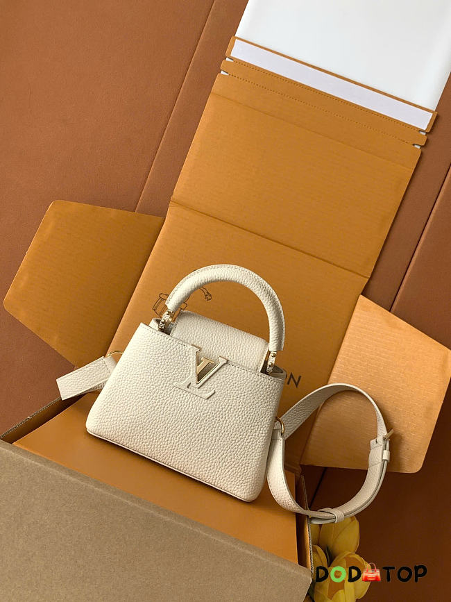 Louis Vuitton Capucines bag size 21x 14 x 8cm - 1