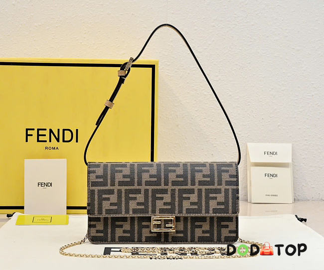 Fendi Baguette bag size 21x51x1.5cm - 1