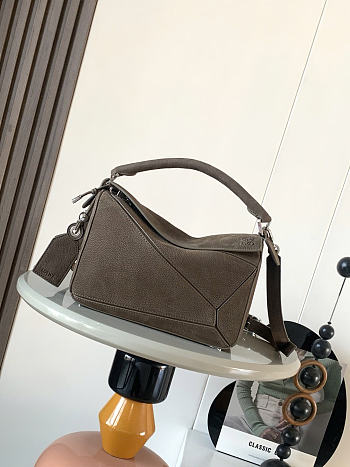 LOEWE Featherlight Puzzle bag size 24x16.5x10.5 cm