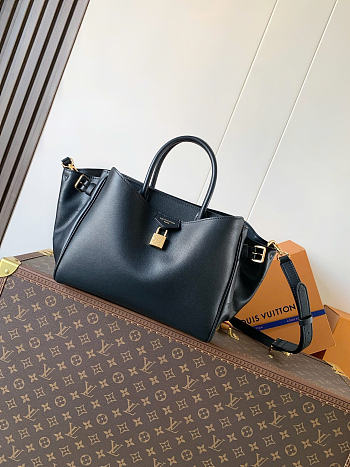 Louis Vuitton Vendôme PM black bag size 28.5x22x14.5 cm