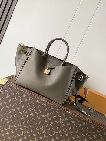 Louis Vuitton Vendôme PM gray bag size 28.5x22x14.5 cm
