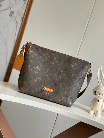 Louis Vuitton Vagabond Hobo bag size 35x12x38 cm