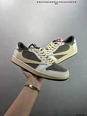 Travis Scott x Air Jordan 1 ” Reverse Mocha “ sneaker  - 4