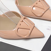 Valentino Garavani logo-detail heeled pumps 8.5cm beige - 6