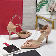 Valentino Garavani logo-detail heeled pumps 8.5cm beige - 4