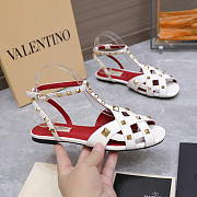 Valentino Garavani Studdy Leather Sandals white - 6