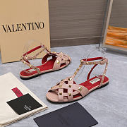 Valentino Garavani Studdy Leather Sandals beige - 5