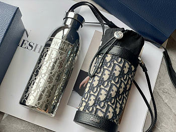 Dior Insulated bottle & pouch set - 500ml / 30.5x7.5cm