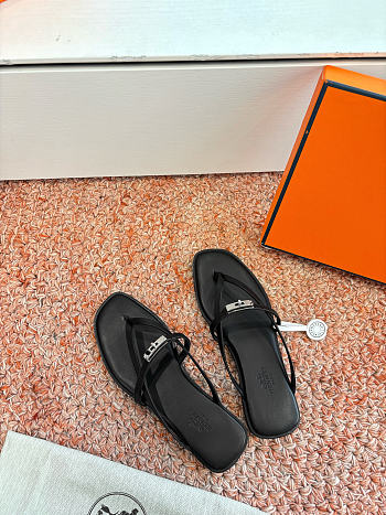 Hermes Miss Sandal in Calfskin black