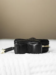 Chanel charm bag size 10x10x3 cm - 5